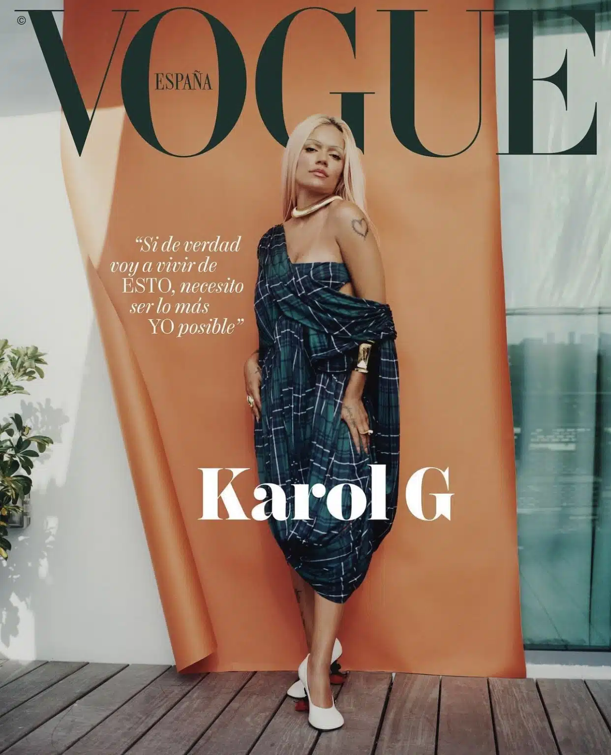 Portada de la revista VOGUE España con la cantante Karol G